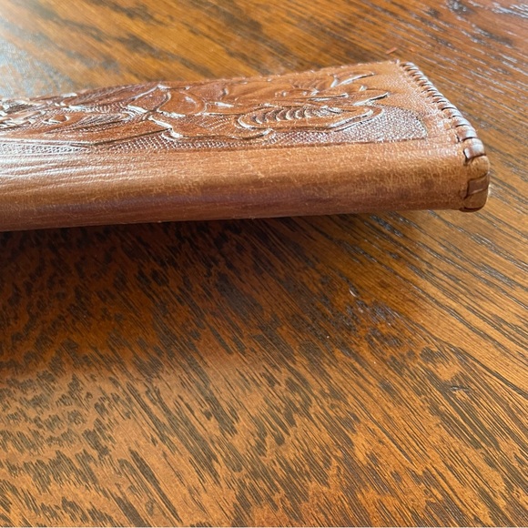 Vintage Hand Tooled Leather Wallet - Picture 4 of 15